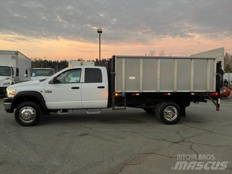 Dodge Ram 5500 Lastbil med lad/Flatbed
