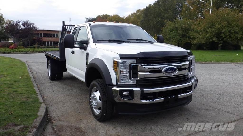 Ford F-550 Lastbil med lad/Flatbed
