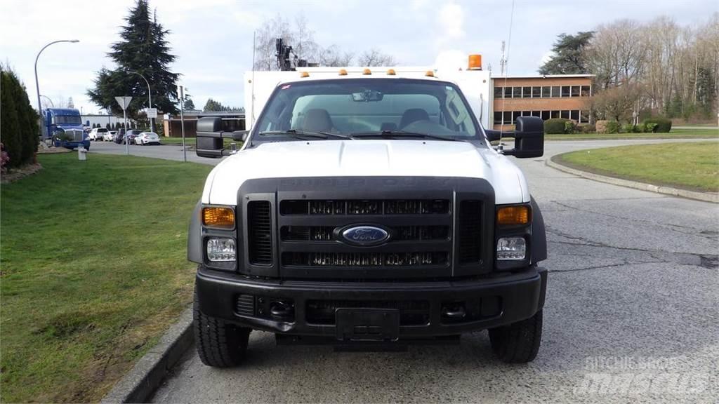 Ford F-550 Lastbil med kran