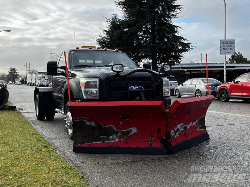 Ford F-550 Sneskovle og -plove