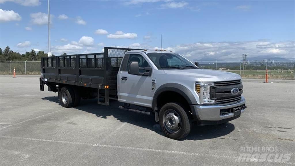 Ford F-550 Lastbil med lad/Flatbed