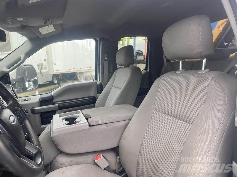 Ford F-550 Lastbil med kran