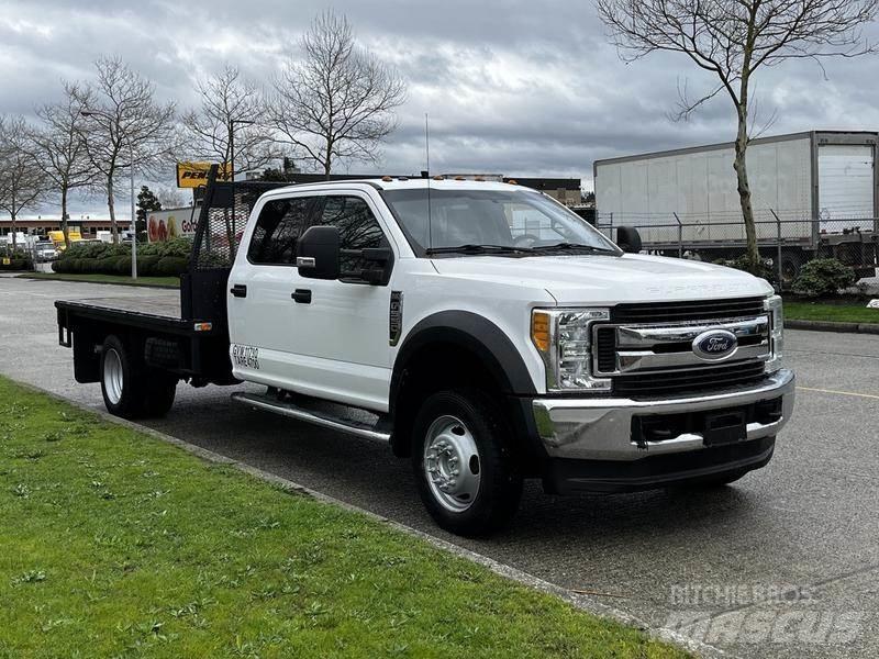 Ford F-550 Lastbil med lad/Flatbed