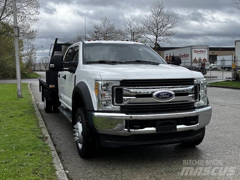 Ford F-550 Lastbil med lad/Flatbed