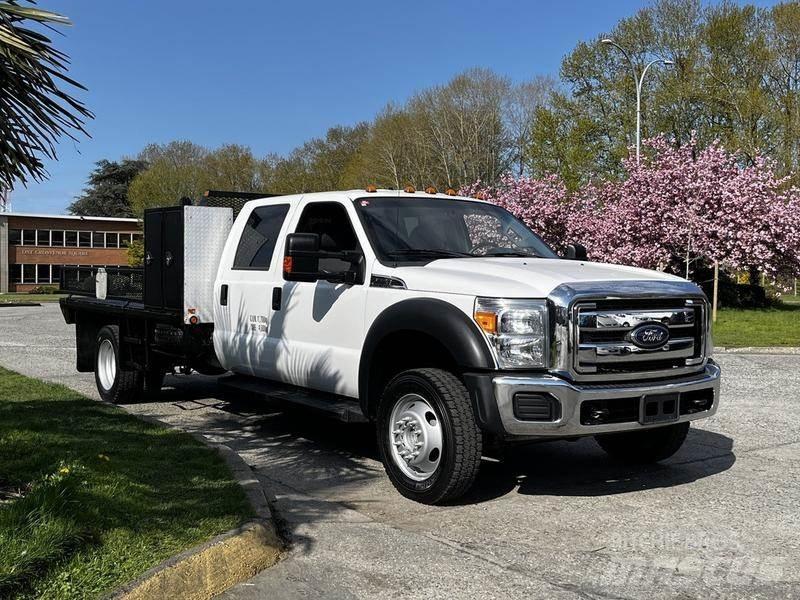 Ford F-550 Lastbil med lad/Flatbed