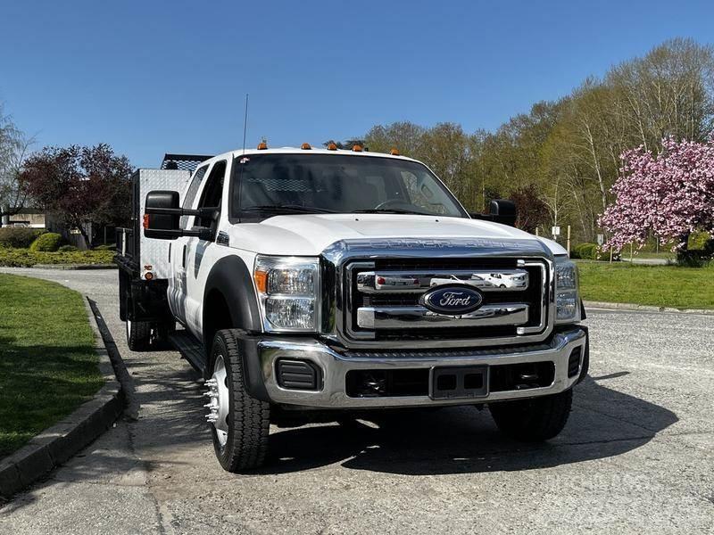 Ford F-550 Lastbil med lad/Flatbed