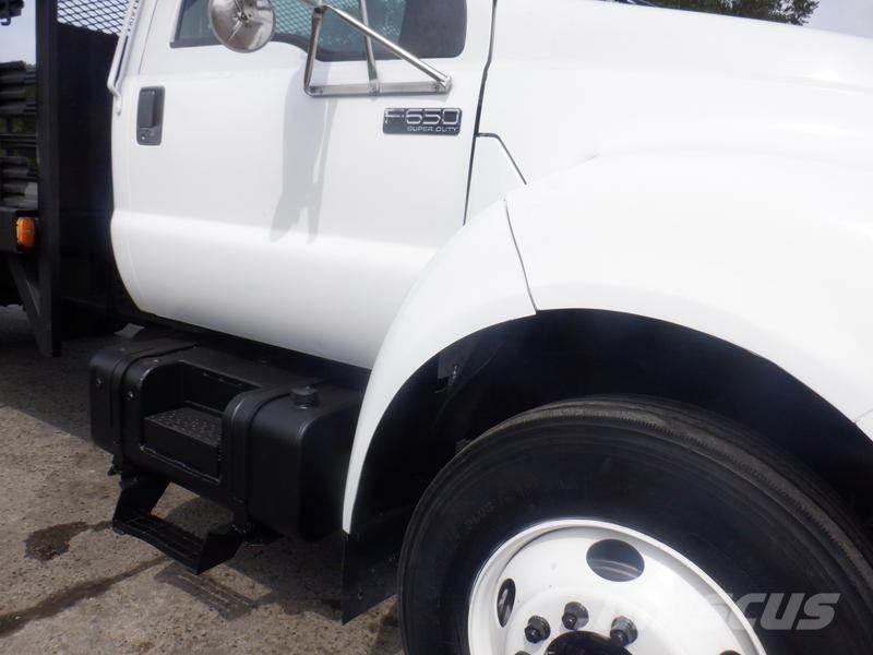 Ford F-650 Lastbil med lad/Flatbed