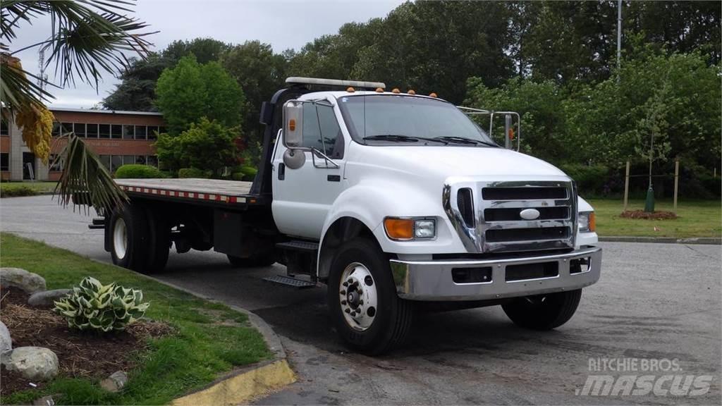 Ford F-750 Lastbil med lad/Flatbed