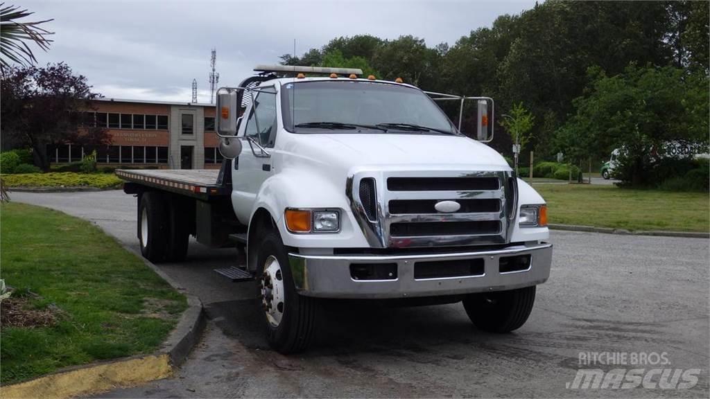 Ford F-750 Lastbil med lad/Flatbed