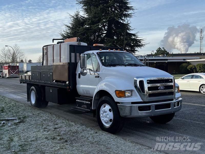 Ford F-750 Lastbil med lad/Flatbed
