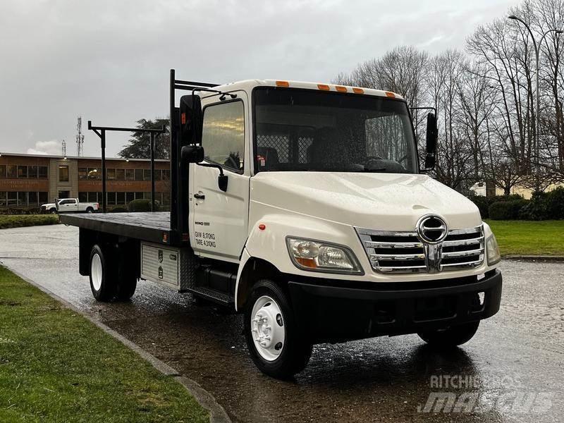 Hino 155 Lastbil med lad/Flatbed