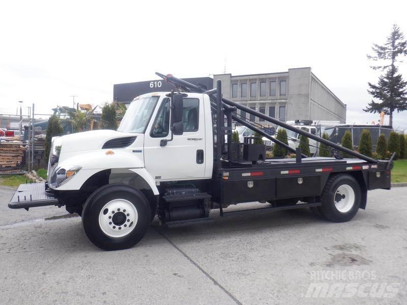 International 7300 Lastbil med lad/Flatbed