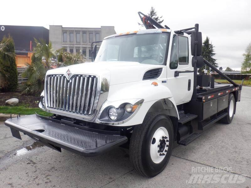 International 7300 Lastbil med lad/Flatbed