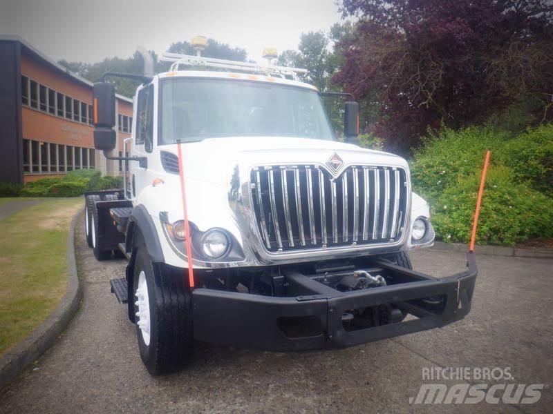 International 7400 Chassis