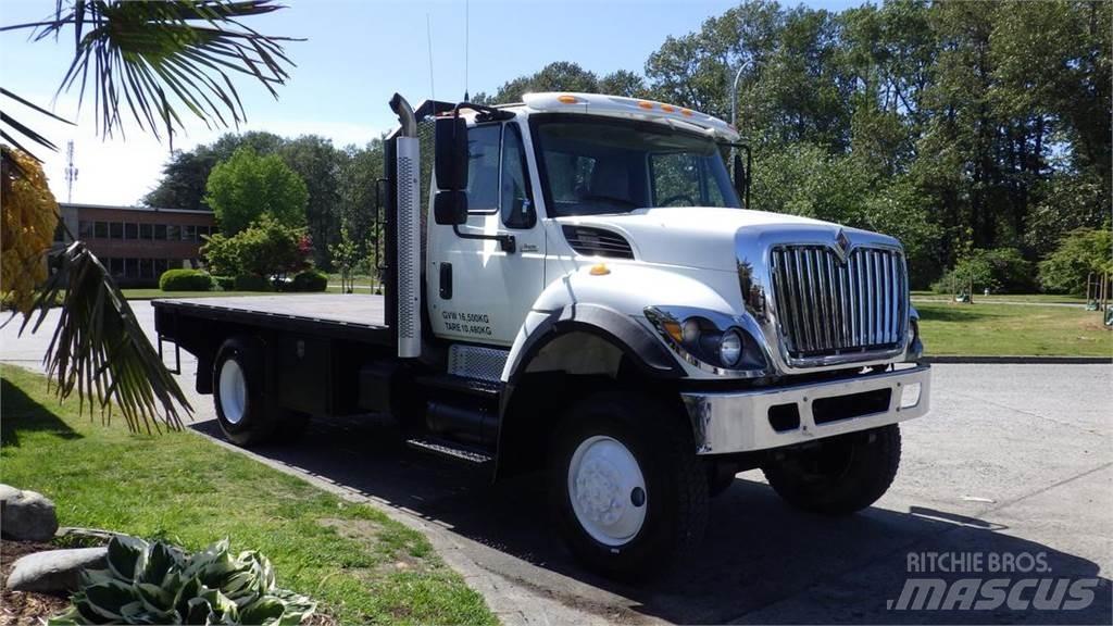 International 7400 Lastbil med lad/Flatbed