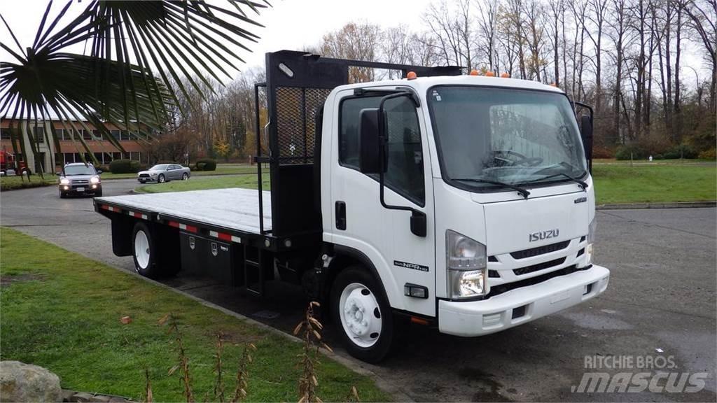 Isuzu NPR Lastbil med lad/Flatbed