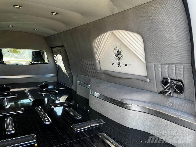 Lincoln MKT Biler