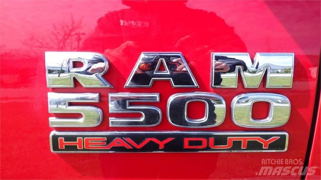 RAM 5500 Lastbil med lad/Flatbed