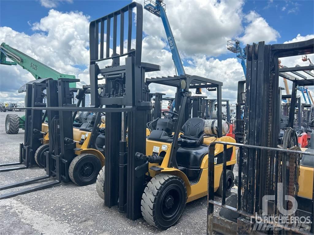 CAT 2P7000 Diesel gaffeltrucks