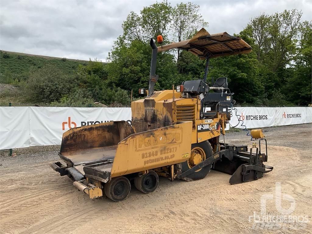 CAT AP300D Asfaltudlæggere