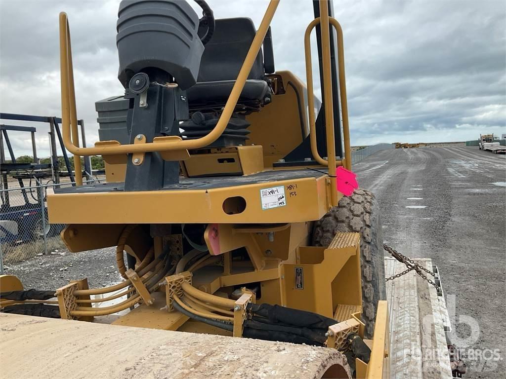 CAT CS44 Jordvibrationstromler