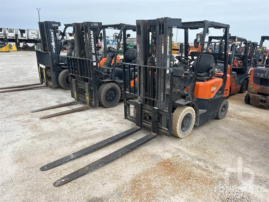 Doosan G25G Diesel gaffeltrucks