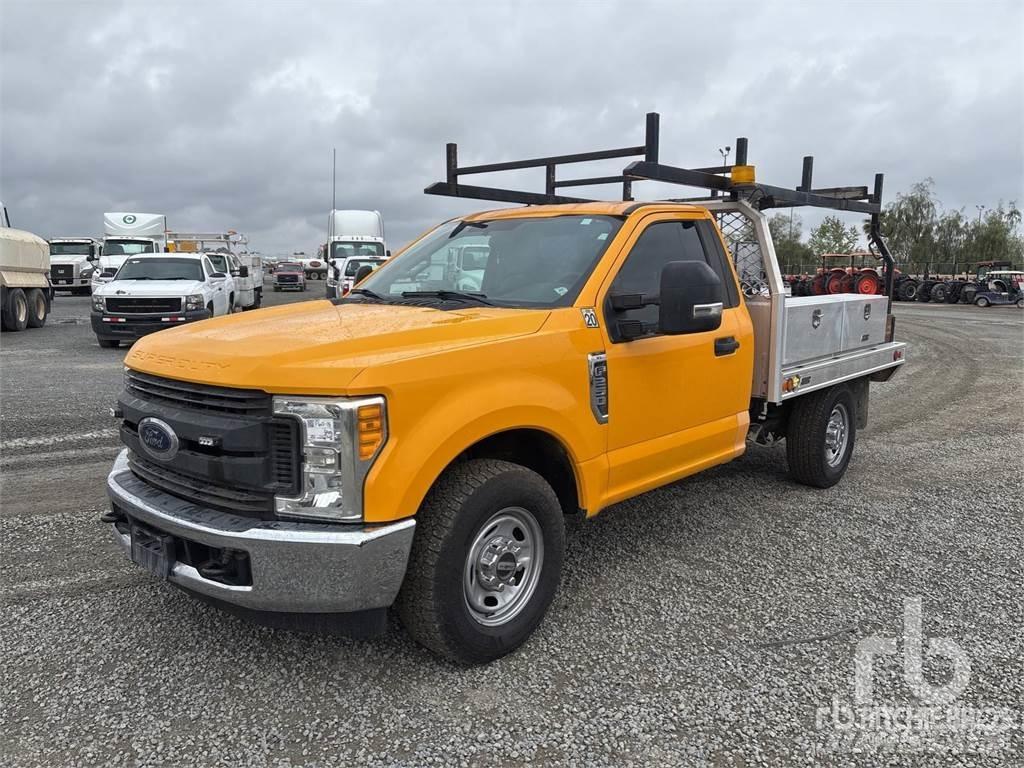 Ford F-250 Lastbil med lad/Flatbed