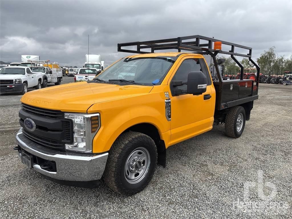 Ford F-250 Lastbil med lad/Flatbed