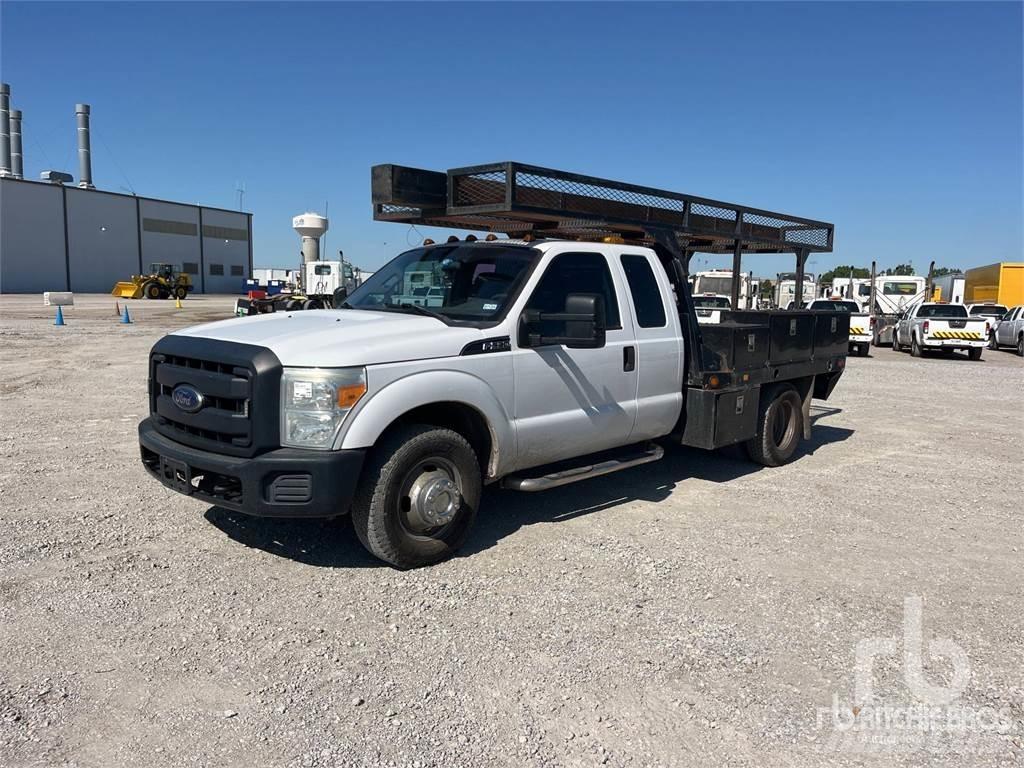 Ford F-350 Lastbil med lad/Flatbed