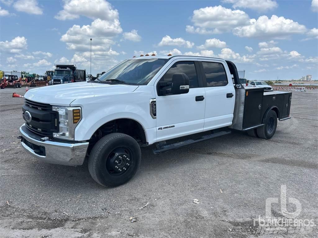 Ford F-350 Lastbil med lad/Flatbed