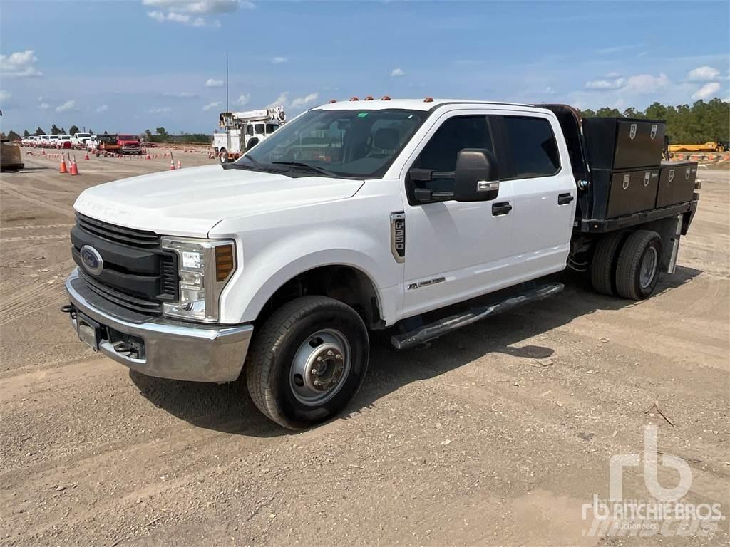Ford F-350 Lastbil med lad/Flatbed