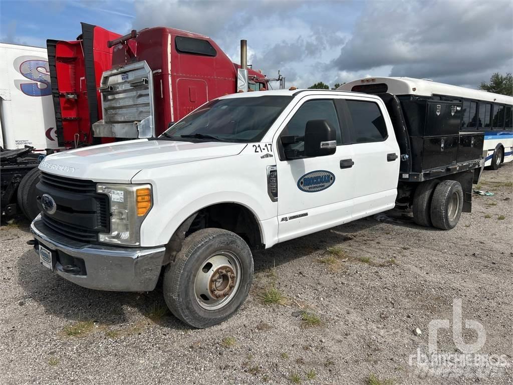 Ford F-350 Lastbil med lad/Flatbed