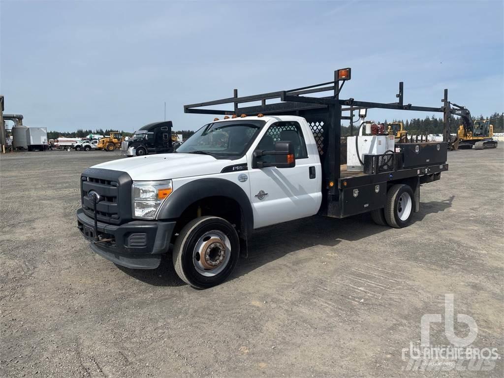 Ford F-550 Lastbil med lad/Flatbed