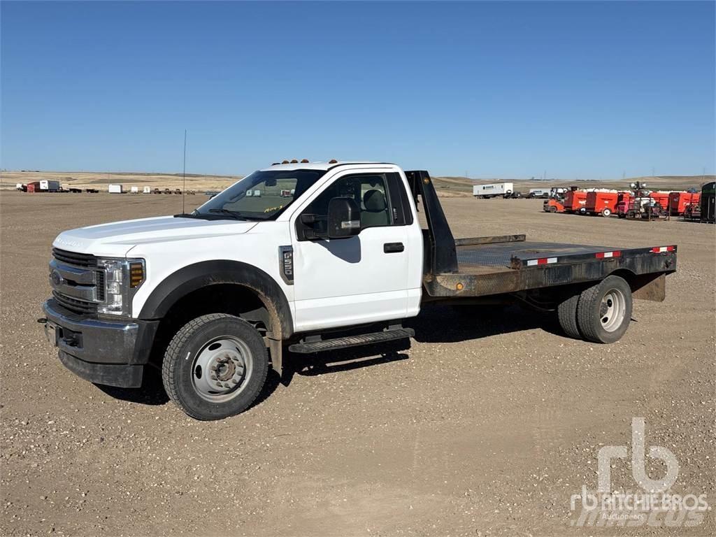 Ford F-550 Lastbil med lad/Flatbed