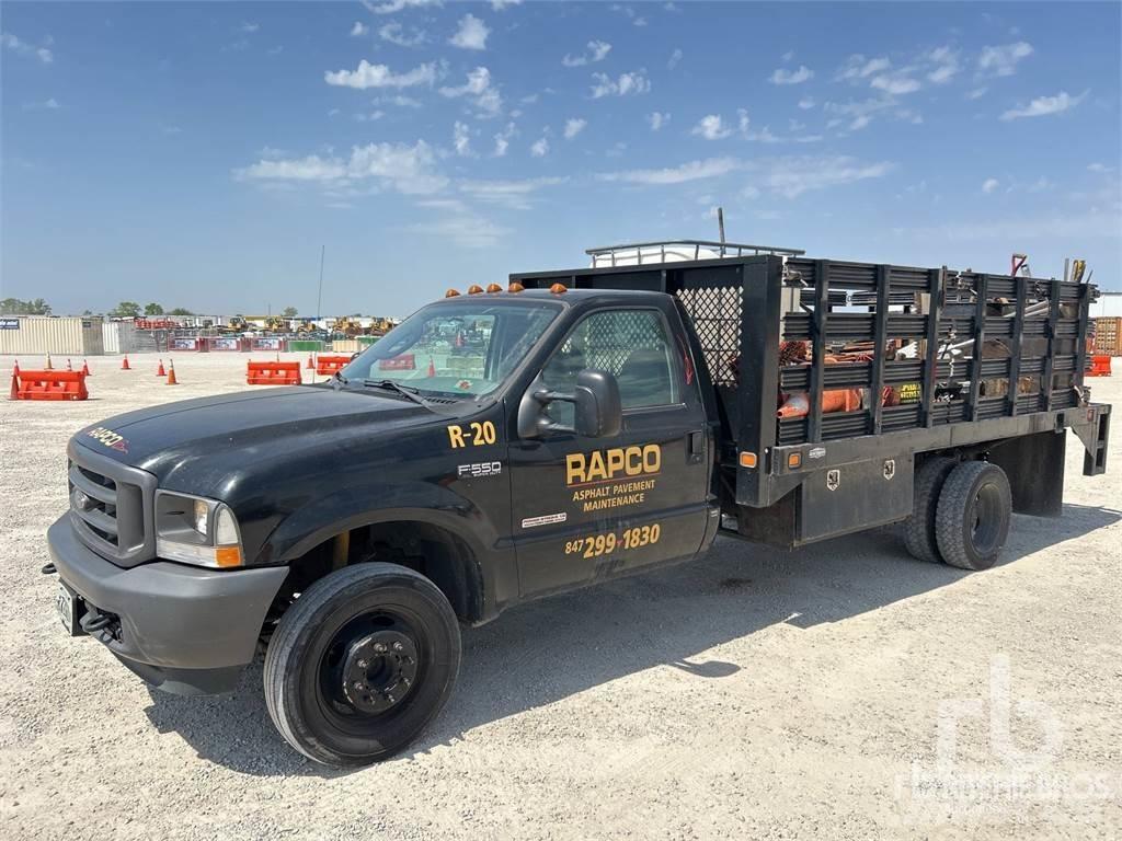 Ford F-550 Lastbil med lad/Flatbed