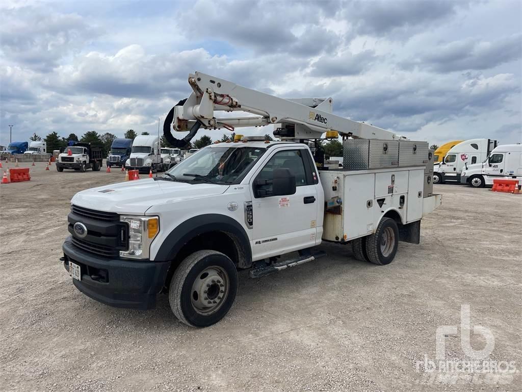 Ford F-550 Trailermonterede lifte