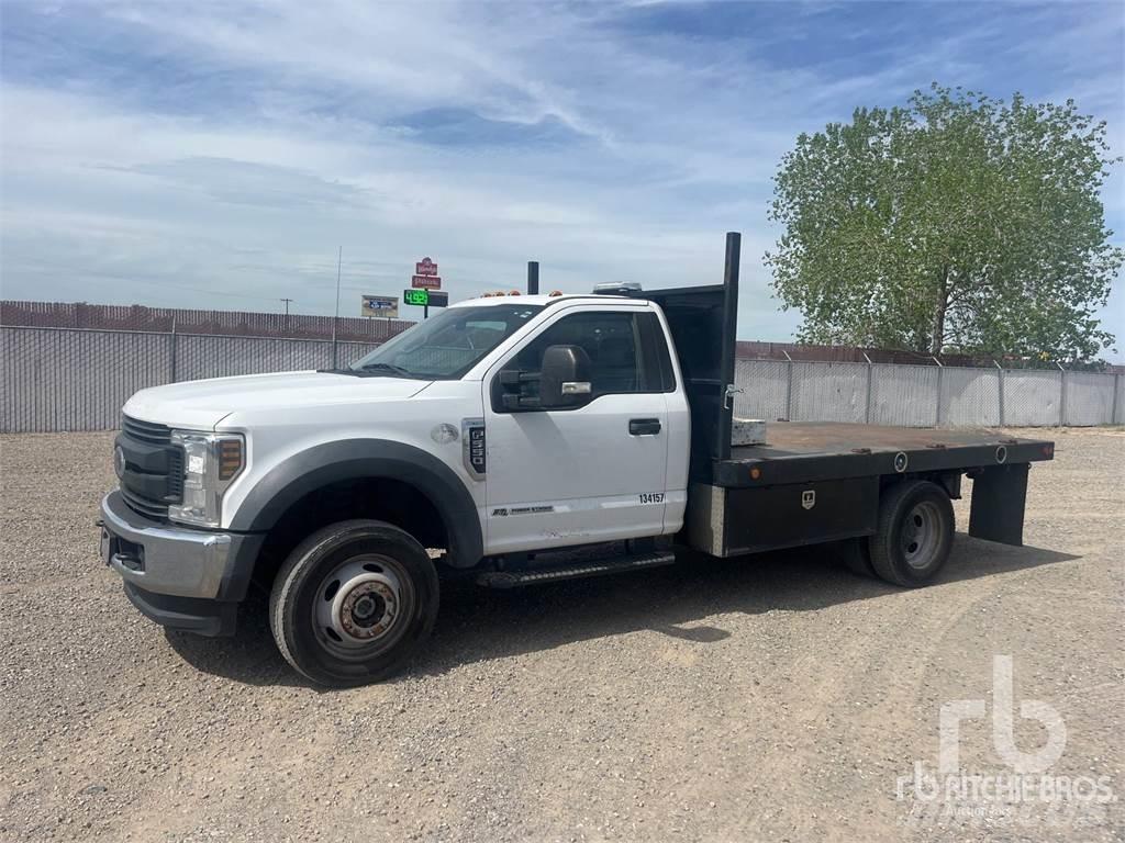 Ford F-550 Lastbil med lad/Flatbed