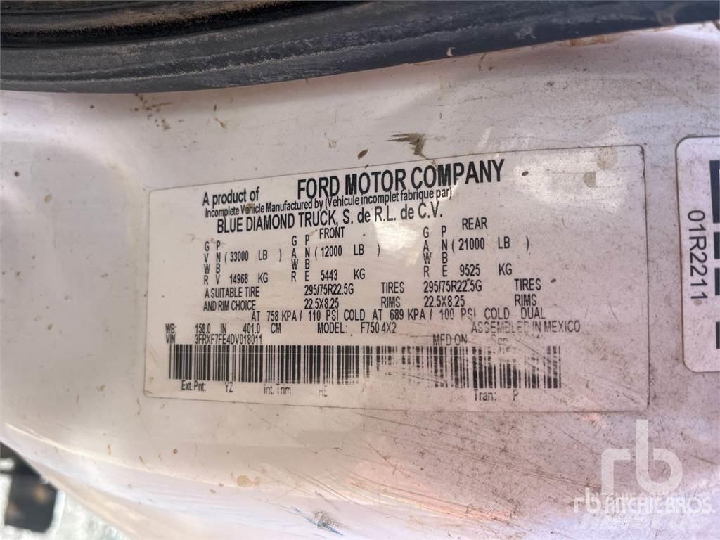 Ford F-750 Lastbiler med tip