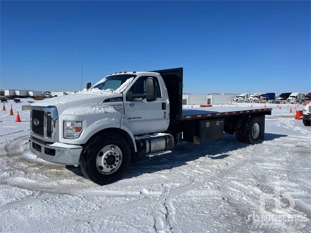 Ford F-750 Lastbil med lad/Flatbed