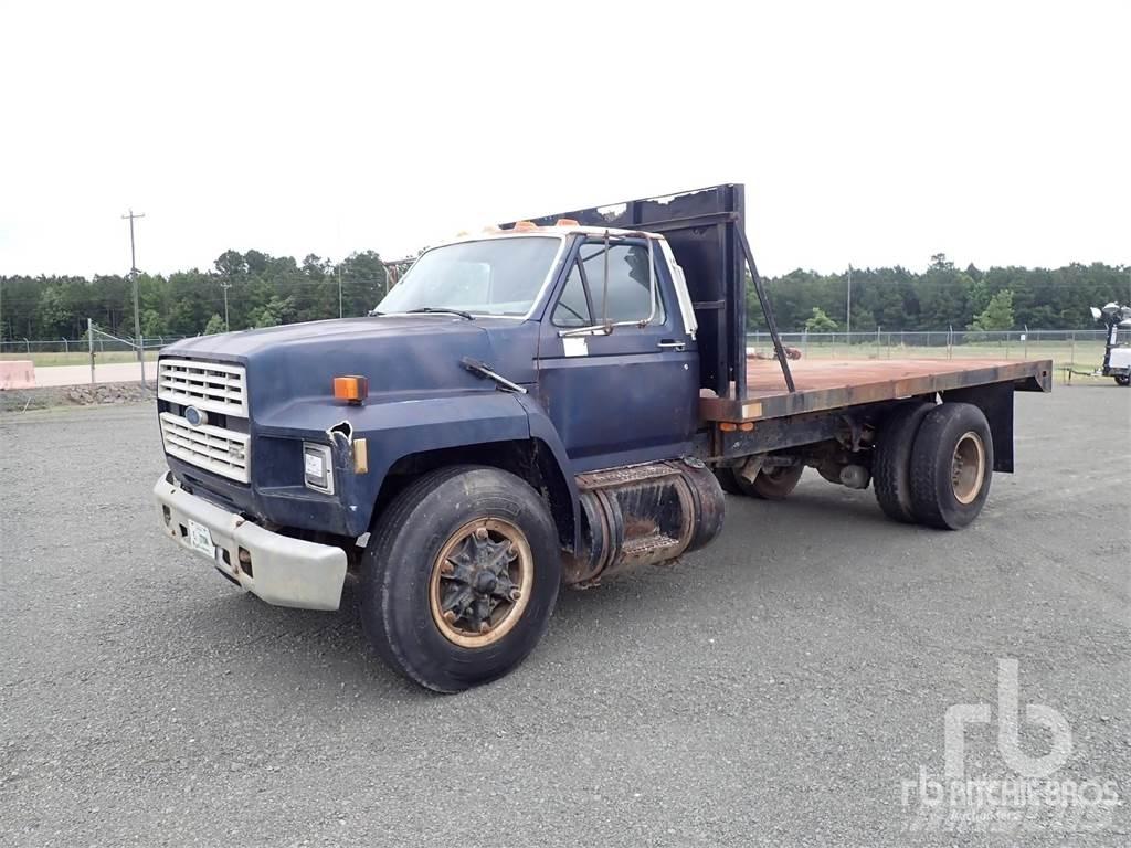 Ford F-800 Lastbil med lad/Flatbed