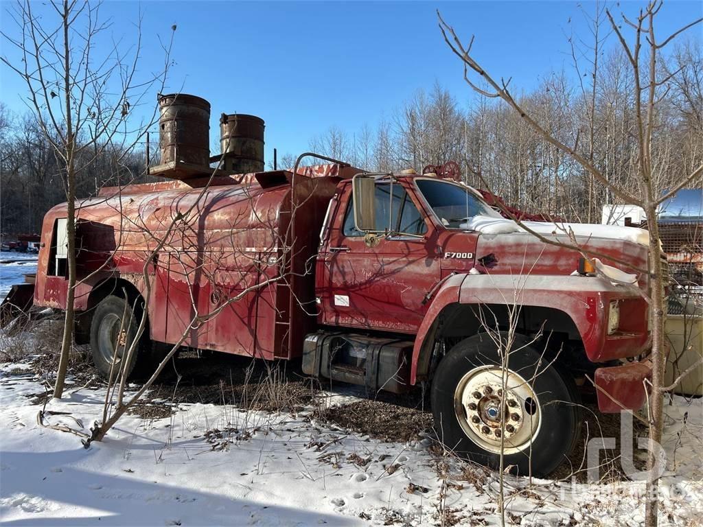 Ford F7000 Tankbiler