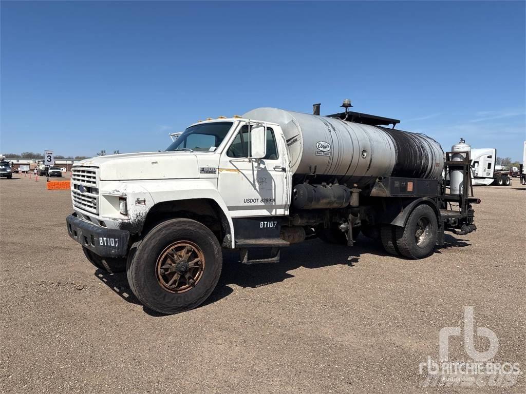 Ford F800 Bitumen maskiner
