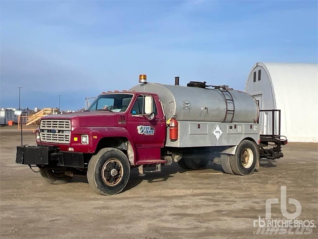 Ford F800 Bitumen maskiner