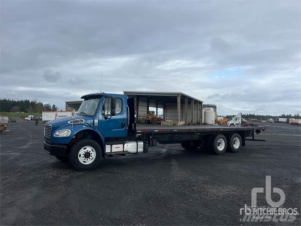Freightliner M2 Lastbil med lad/Flatbed
