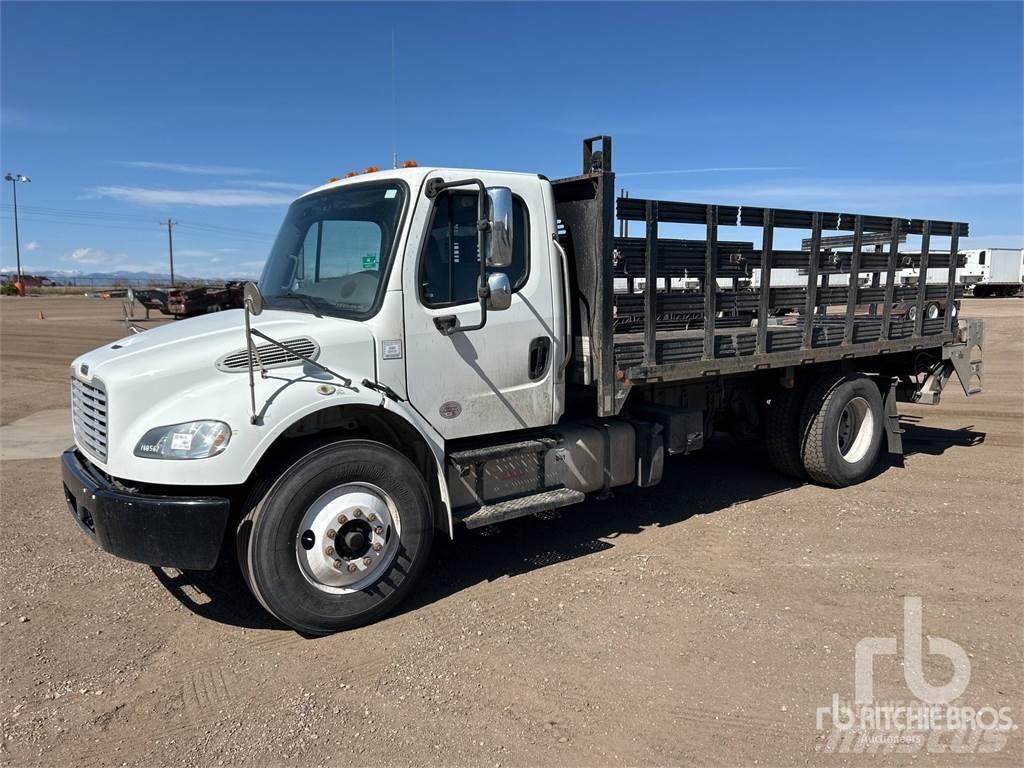 Freightliner M2 Lastbil med lad/Flatbed
