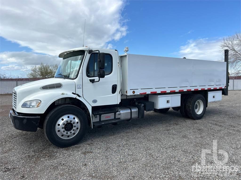 Freightliner M2 Lastbil med lad/Flatbed