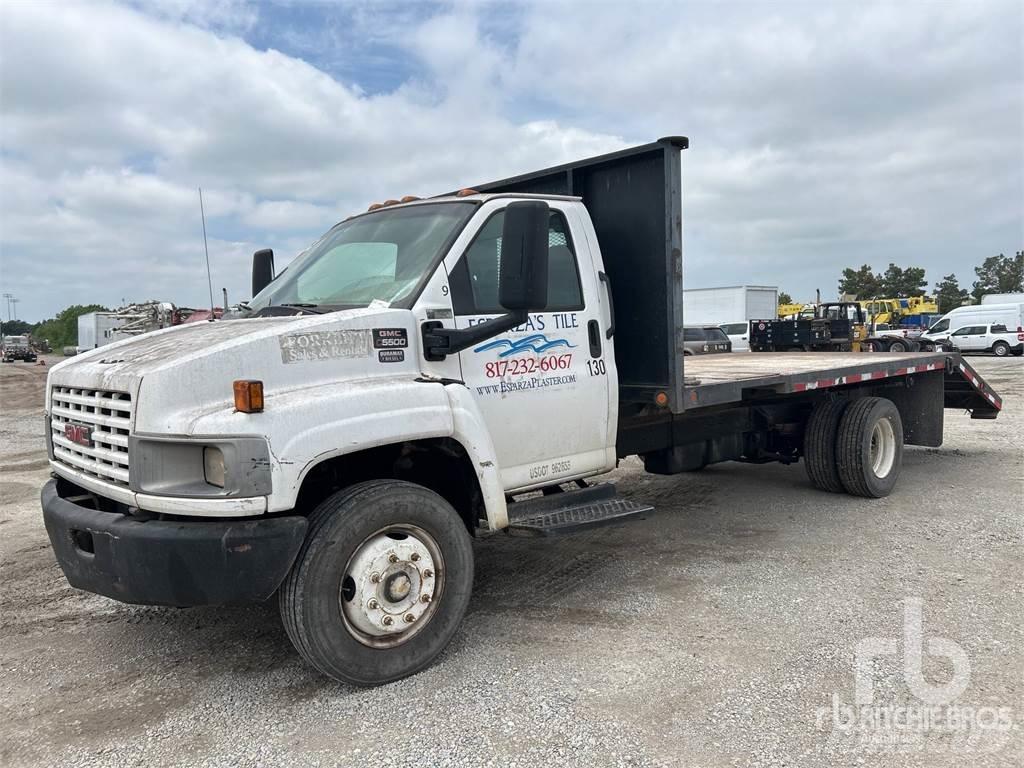 GMC C5500 Lastbil med lad/Flatbed