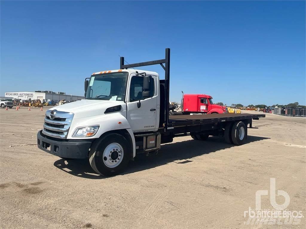 Hino 268 Lastbil med lad/Flatbed