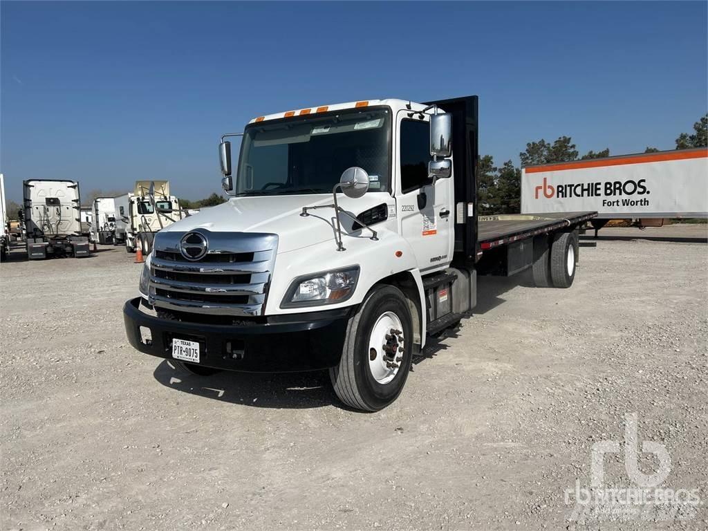 Hino 268 Lastbil med lad/Flatbed