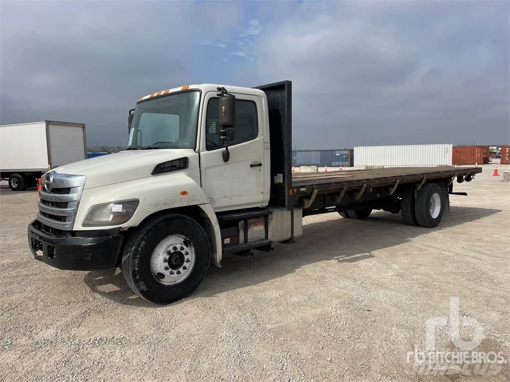 Hino 268 Lastbil med lad/Flatbed